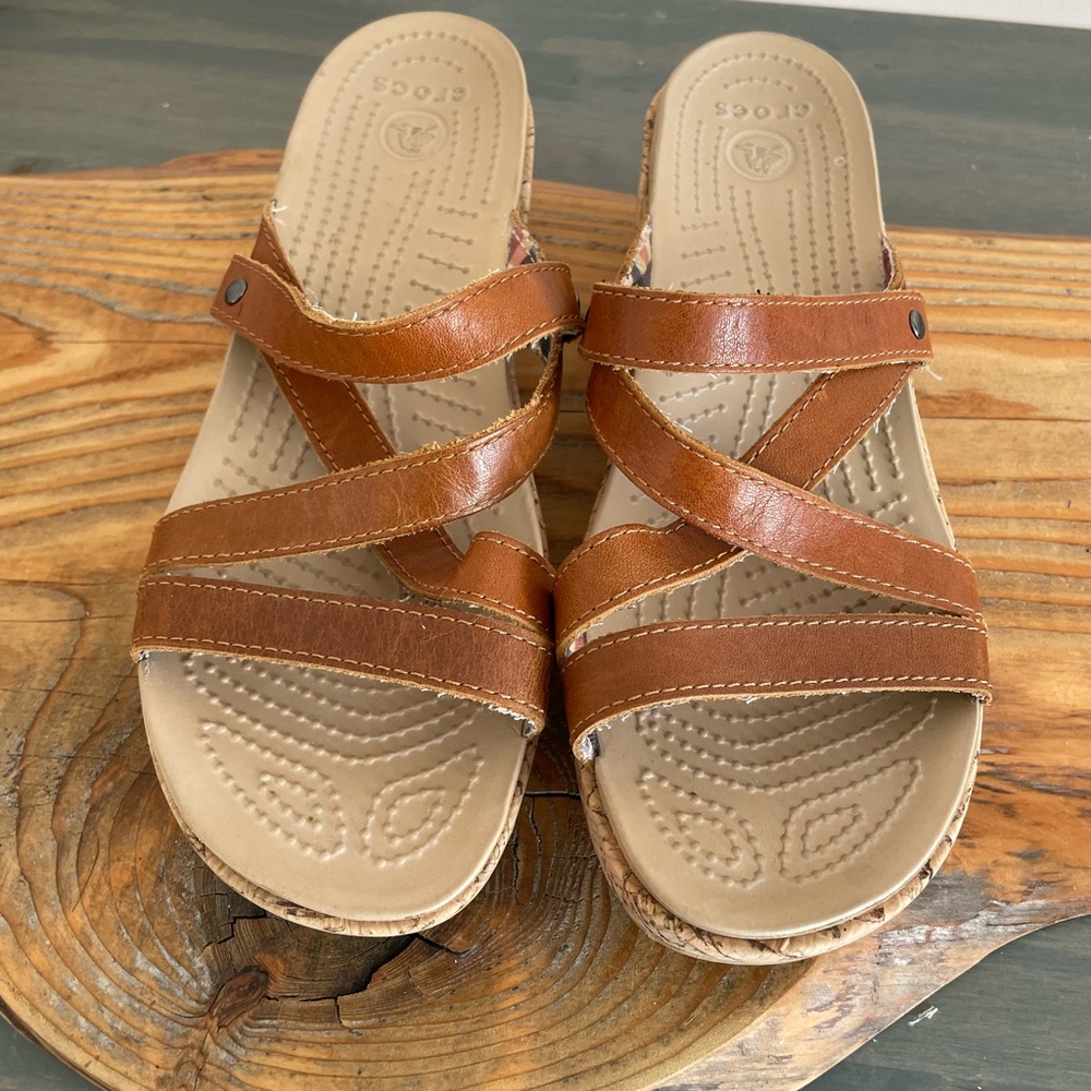 Crocs A-Leigh strappy cork wedges size 8